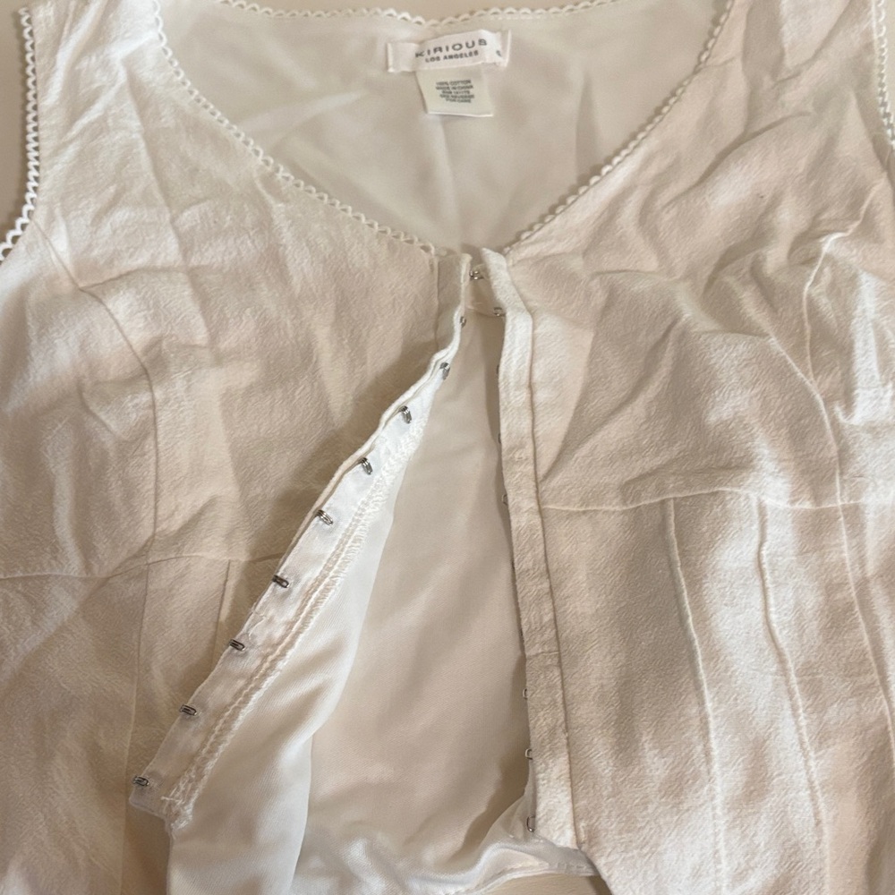 White Sleeveless Crop Top - Picture 3 of 3
